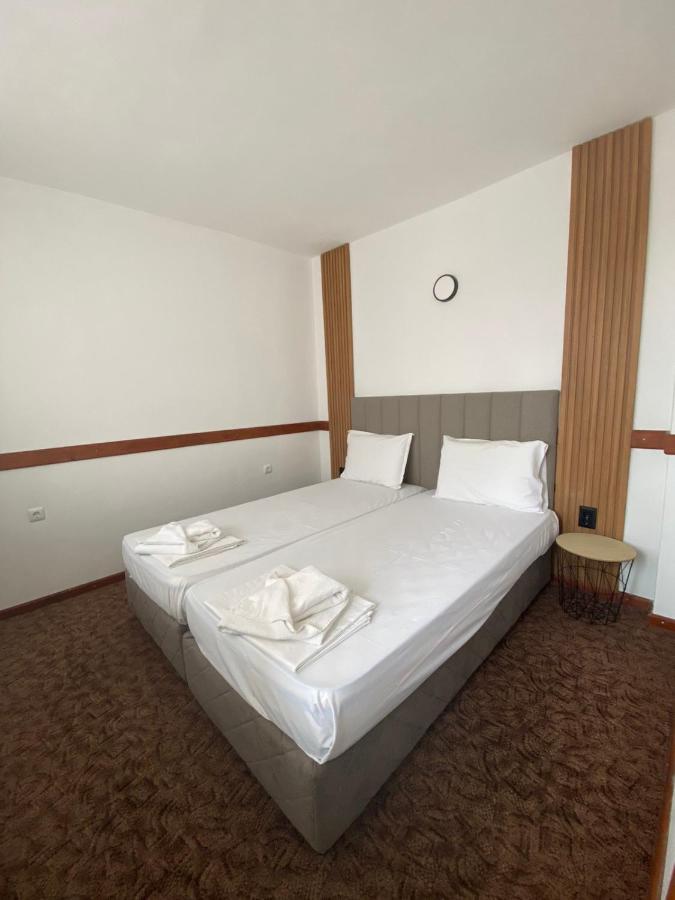 Хотел М1 Hotel Primorsko Bagian luar foto