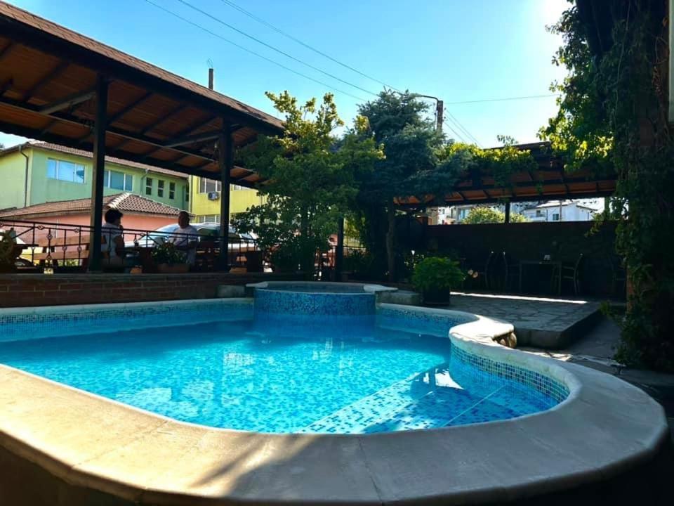 Хотел М1 Hotel Primorsko Bagian luar foto