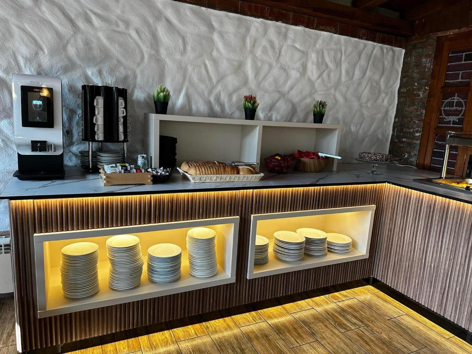 Хотел М1 Hotel Primorsko Bagian luar foto