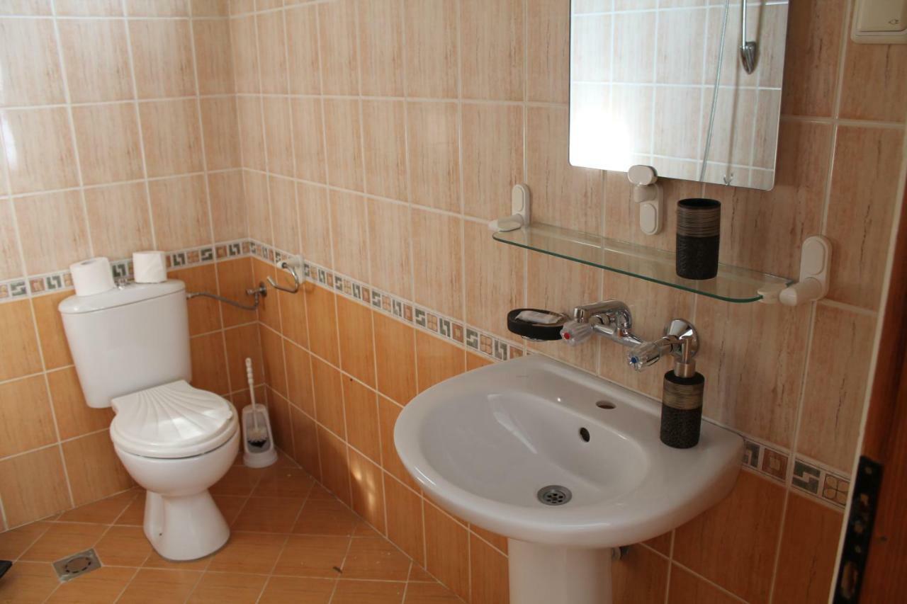 Хотел М1 Hotel Primorsko Bagian luar foto